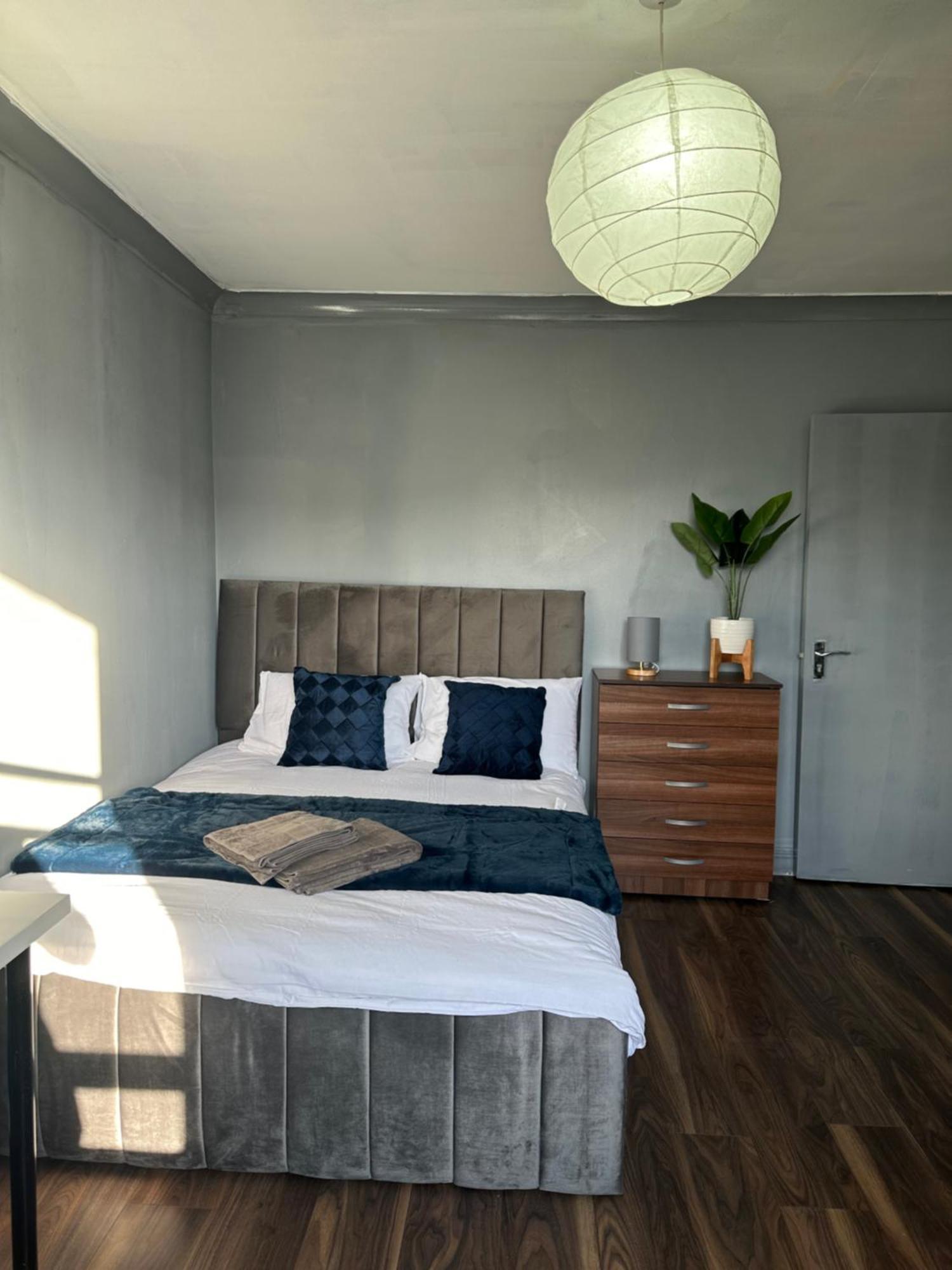Luxury In A 4 Bedroom Flat! 4 Minutes Walk To Kingscross, St Pancras Privatunterkunft *