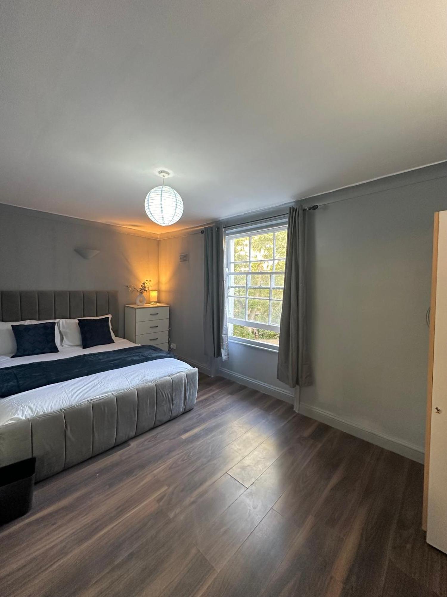Luxury In A 4 Bedroom Flat! 4 Minutes Walk To Kingscross, St Pancras Privatunterkunft *