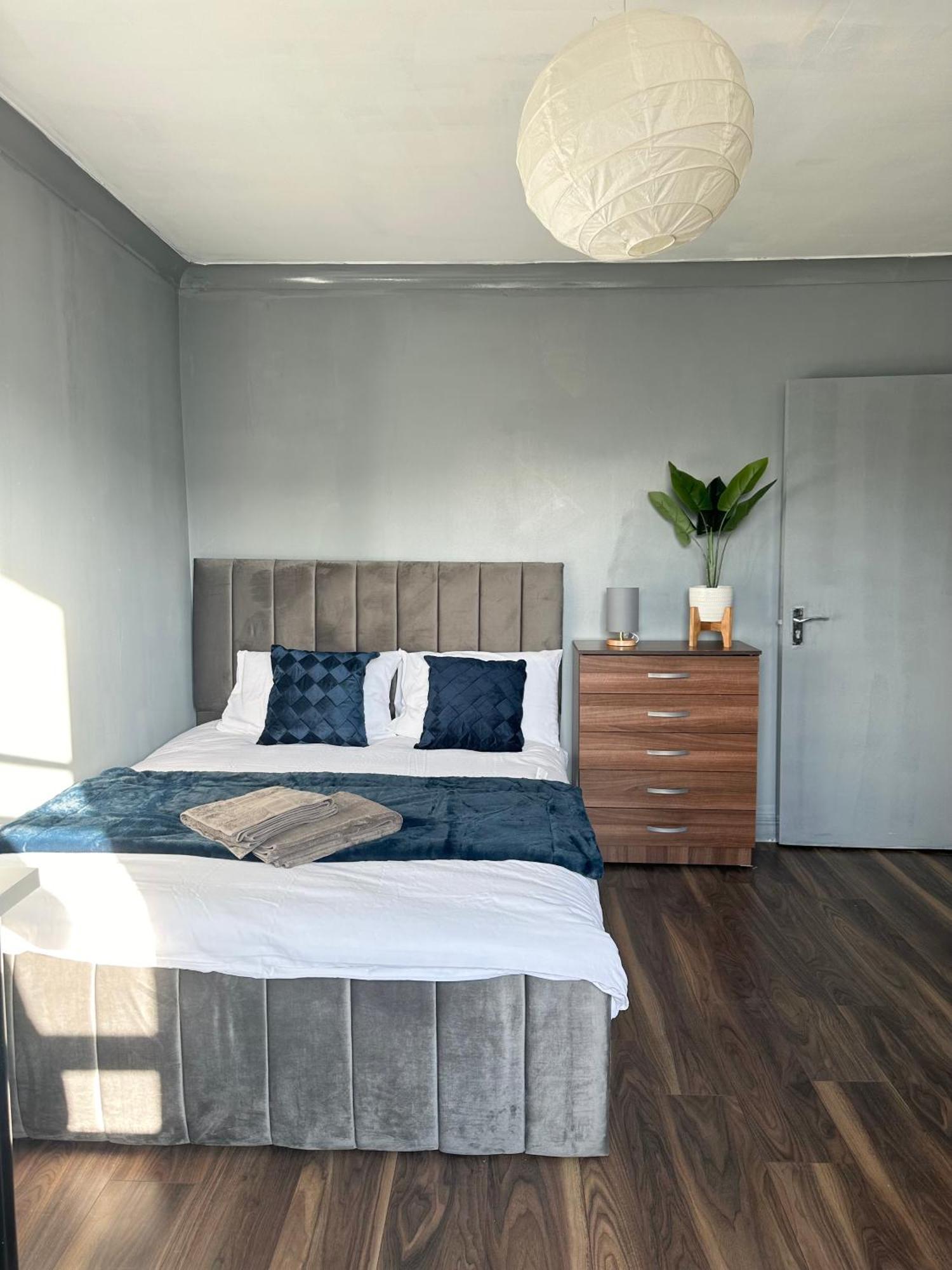 Privatunterkunft Luxury In A 4 Bedroom Flat! 4 Minutes Walk To Kingscross, St Pancras London