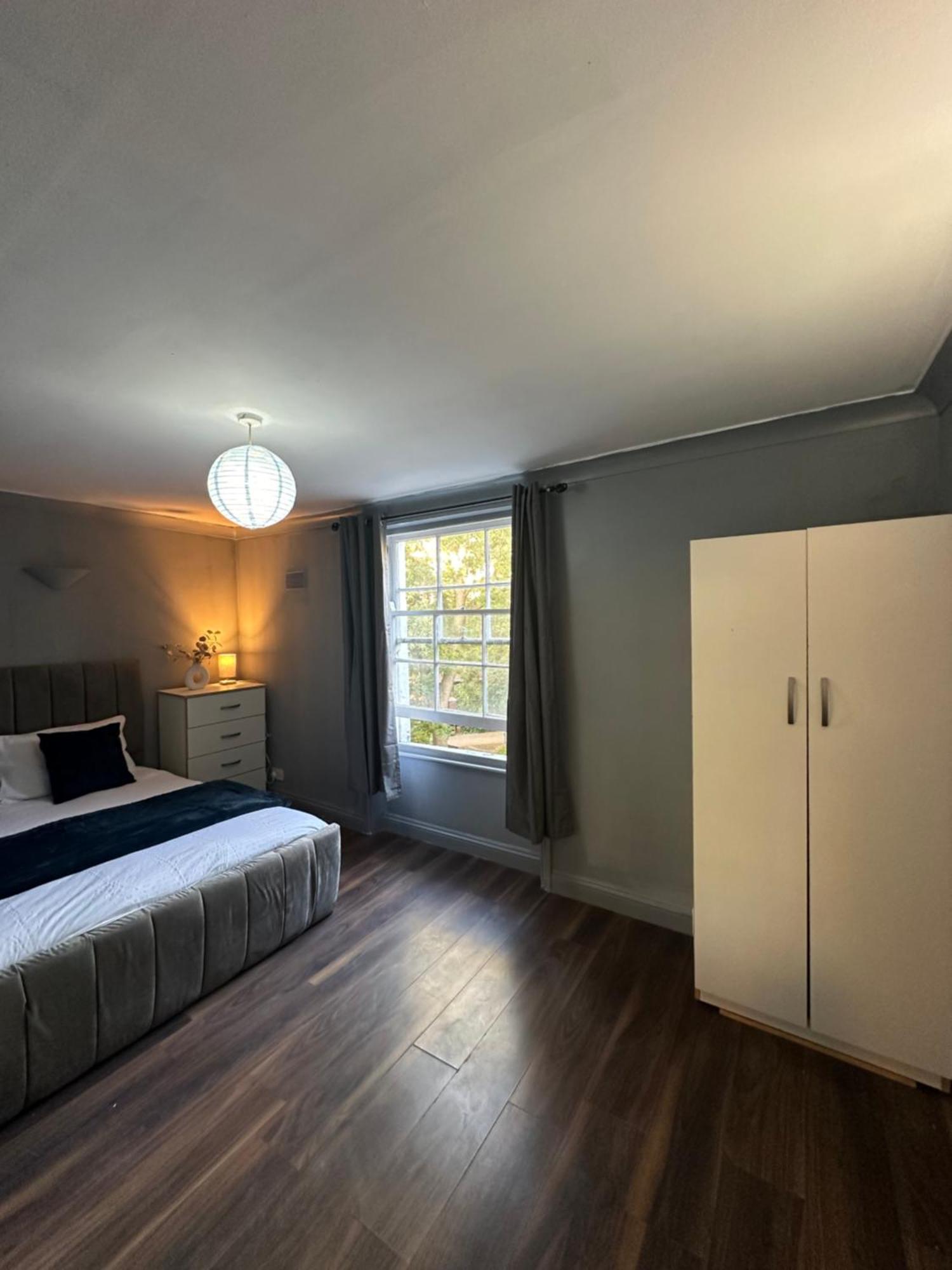 Luxury In A 4 Bedroom Flat! 4 Minutes Walk To Kingscross, St Pancras Privatunterkunft London