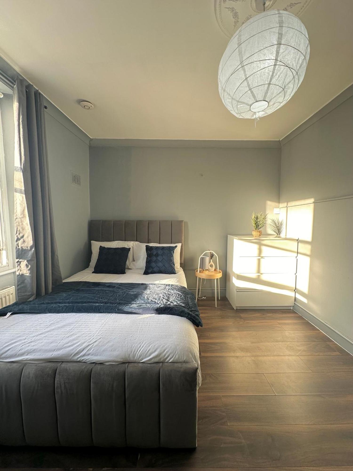 Luxury In A 4 Bedroom Flat! 4 Minutes Walk To Kingscross, St Pancras Privatunterkunft *