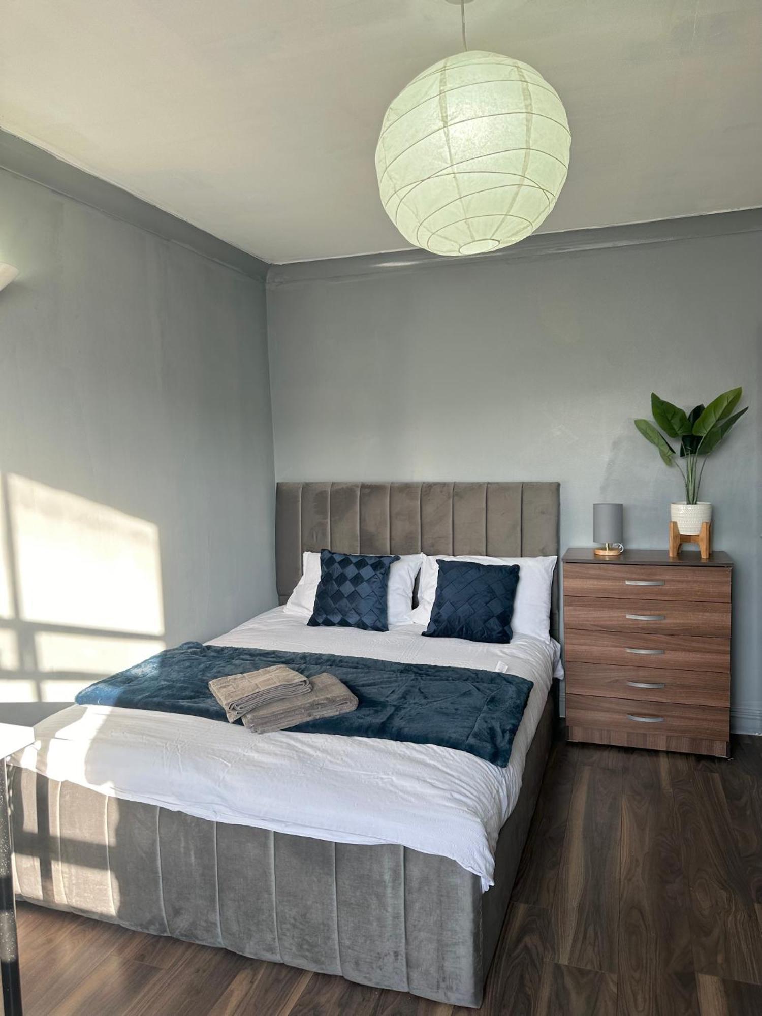 Luxury In A 4 Bedroom Flat! 4 Minutes Walk To Kingscross, St Pancras Privatunterkunft London